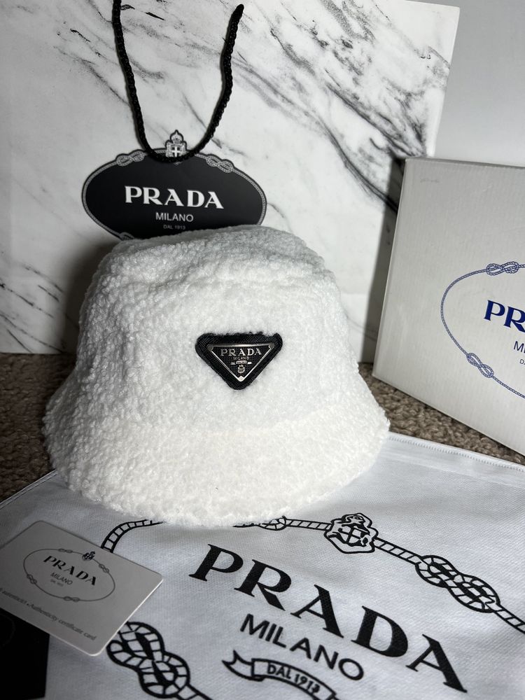 Pălărie/Căciulă Prada Triangle Logo Louis Vuitton/Chanel