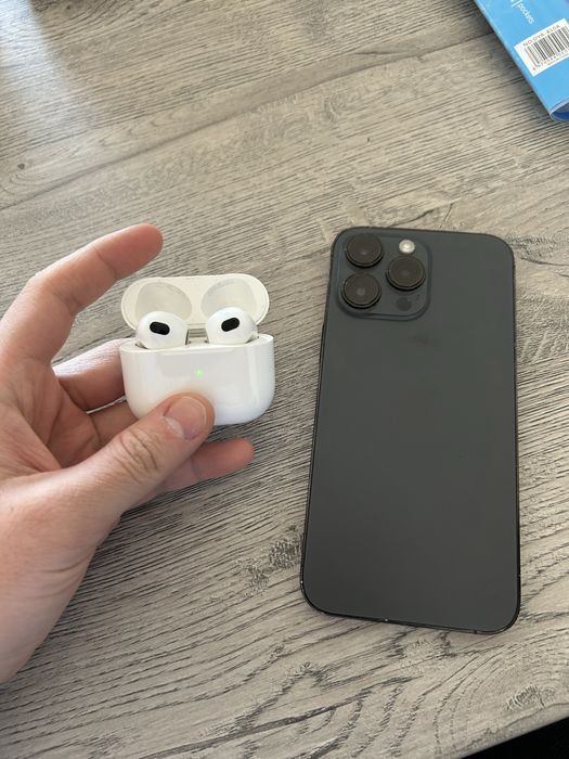 Iphone 14 Pro max с Air Pods 3 вместе
