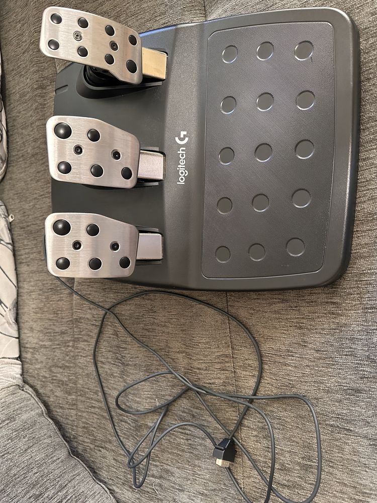 Волани и педали,Logitech .G 29 driving Force