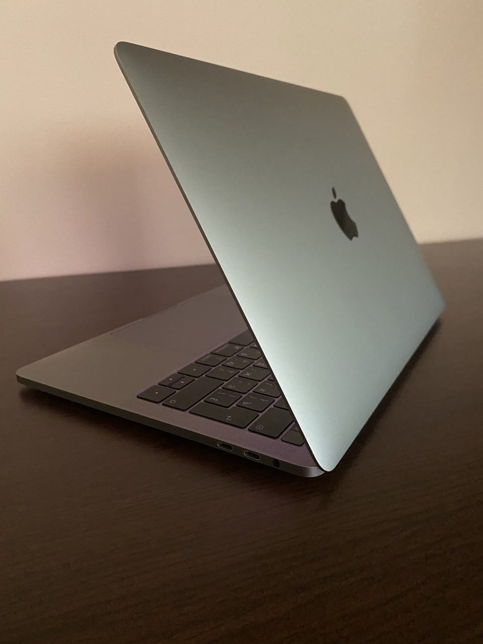 MacBook Pro 2018 256gb 8gb i5