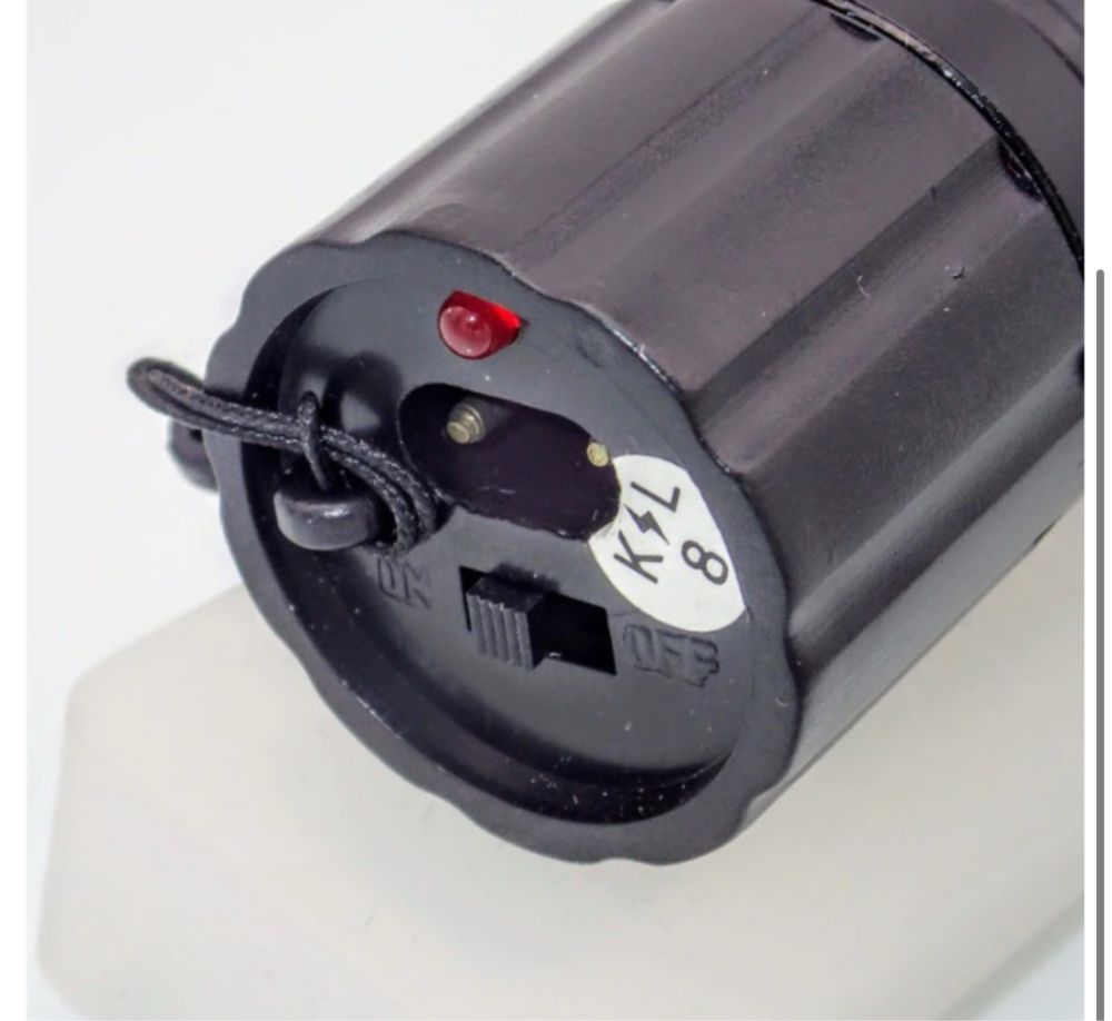 Lanterna cu electrosoc si laser