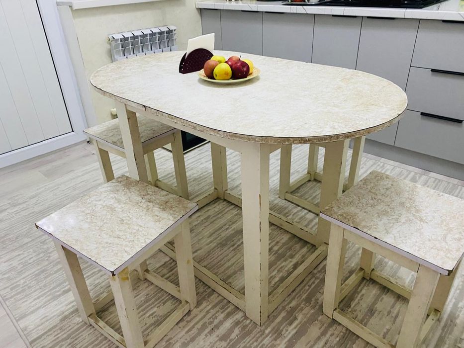 Стол кухонный продам срочно