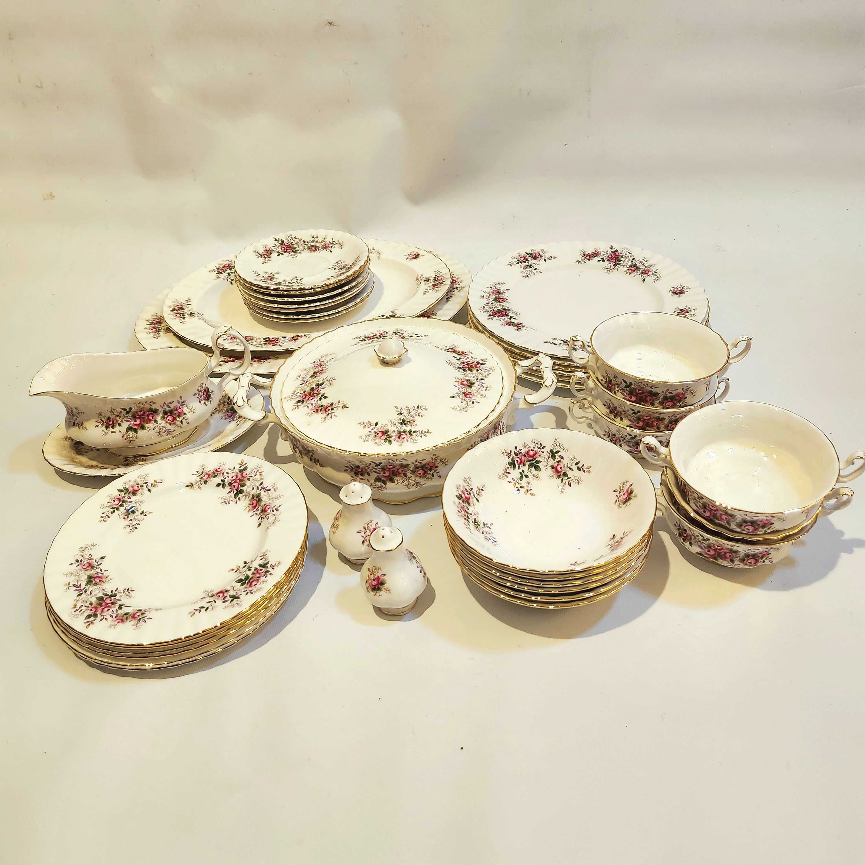 Старинен порцеланов сервиз Royal Albert - Lavender Rose за хранене