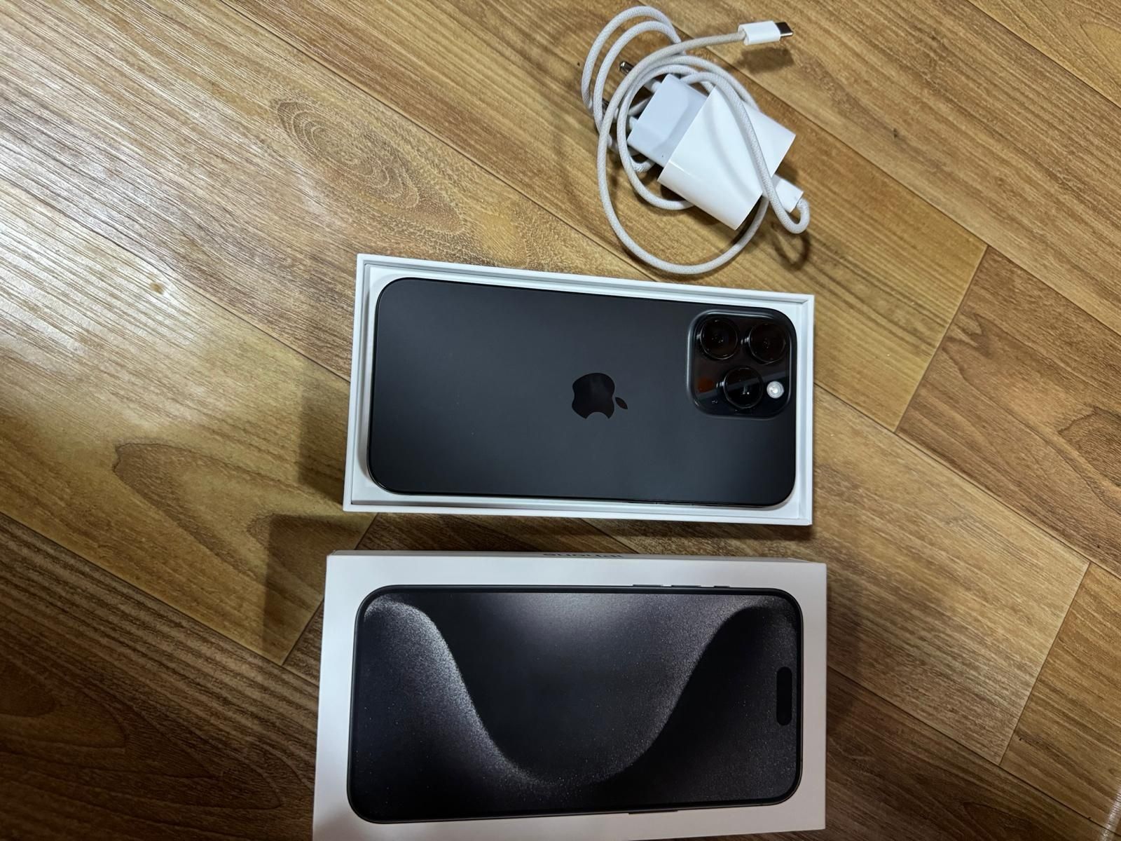 Срочно продается. iPhone 15 pro max Titanium black в идеальном состоян