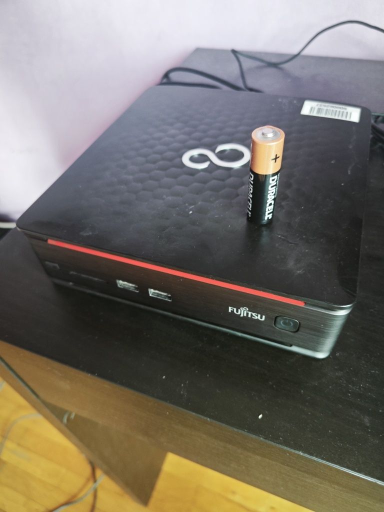 Fujitsu Q920 мини компютър
