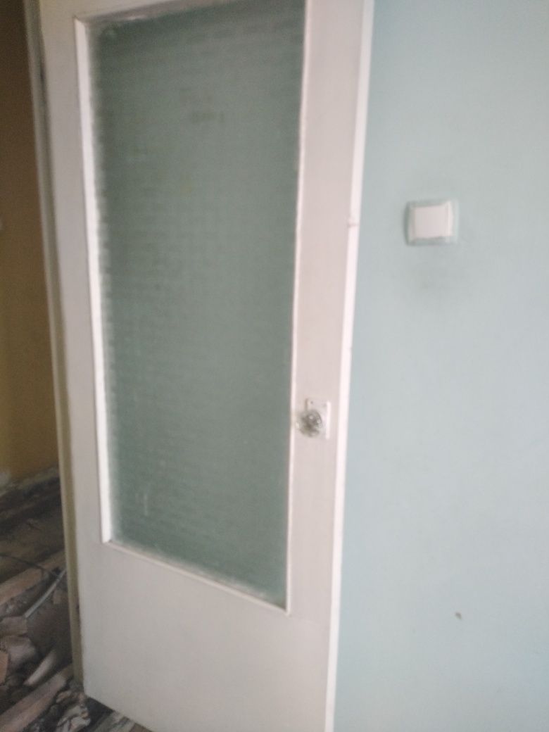 Laga, taxtalar, eshik va gaz plita sotiladi srochno, kelishamiz