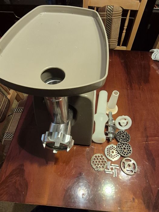 Mașina de tocat carne electrică