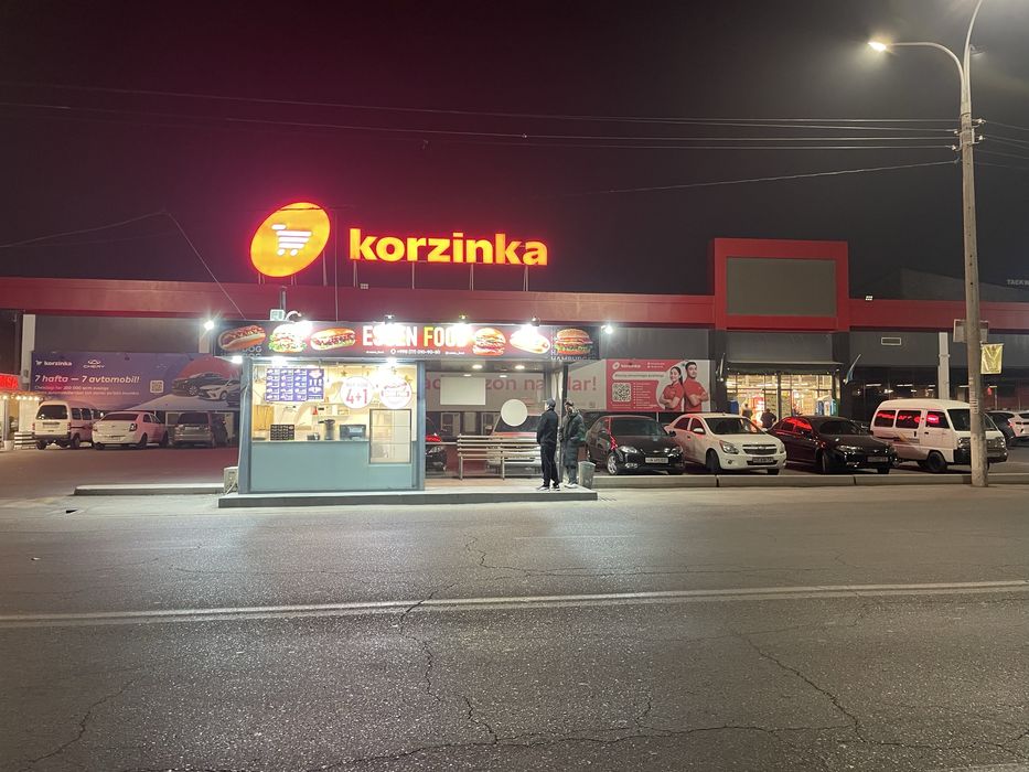 Fast_food joy tayor yurip turgan sotiladi