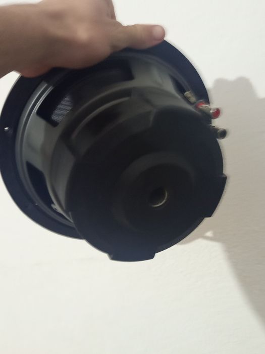 Vând subwoofer focal 600w