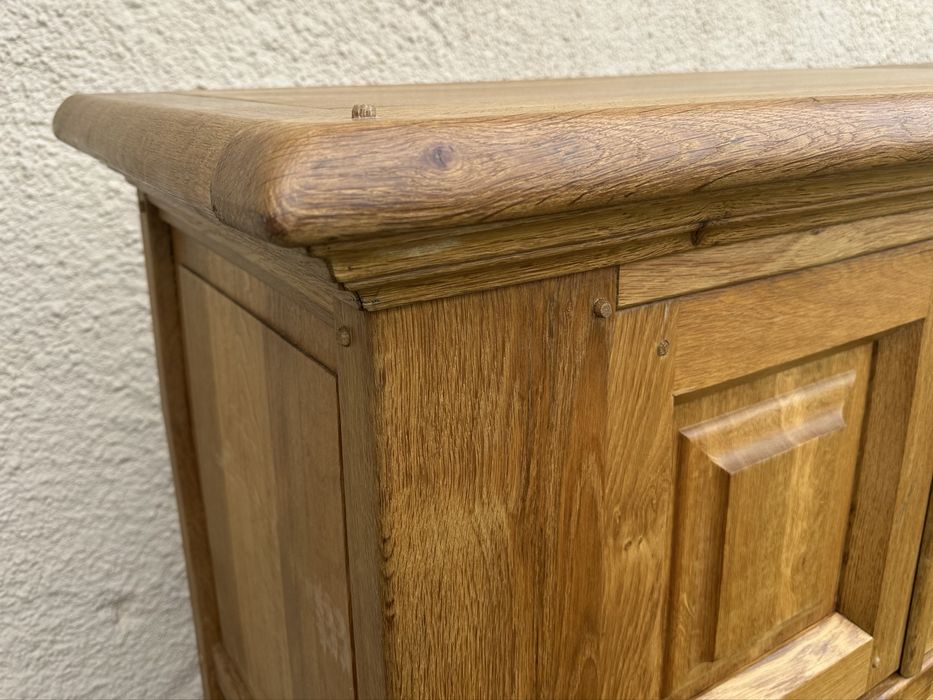 Масивен  контрабюфет от дъб с ковани дръжки