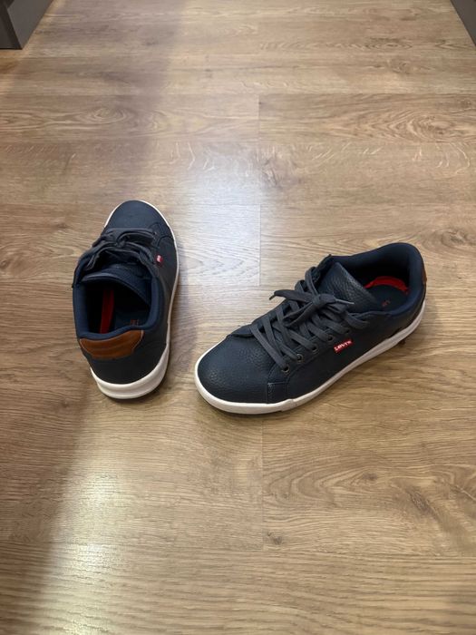 Incaltaminte tenisi Adidas, Levi’s, Vogany