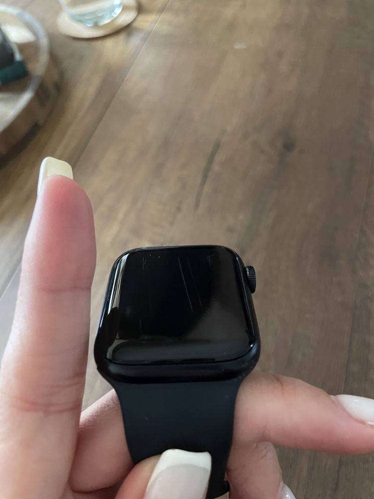 Apple watch SE 44mm 2nd Gen 2022