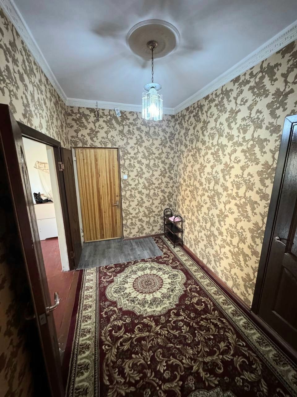 Продаётся 4-комнатная квартира в Сергелийском р-не. 94 м2. Метро рядом