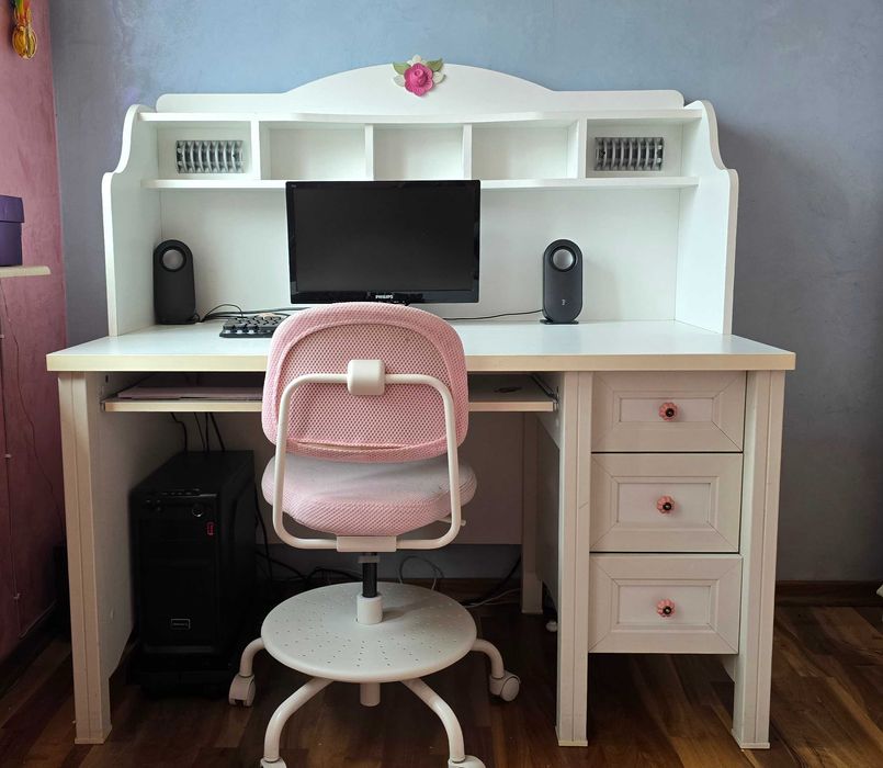 Детски мебели за момиче–легло, гардероб, бюро, тоалетка, шкаф за книги