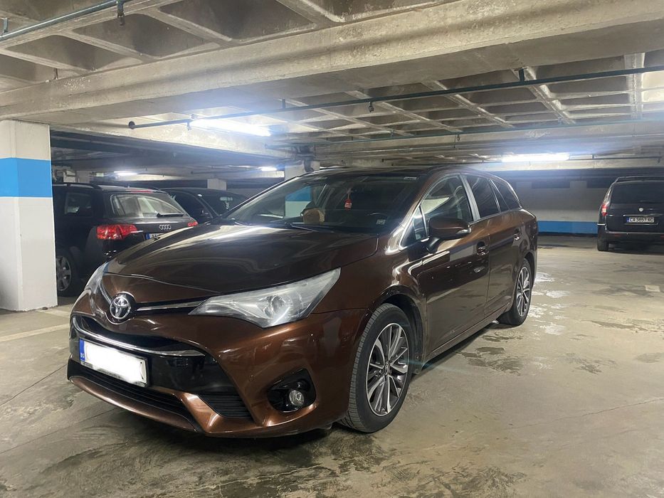 Toyota. Avensis.
