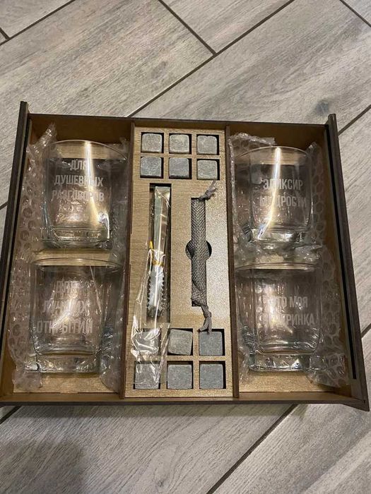 Новогодние подарочные наборы бокалов для виски родным и близким людям