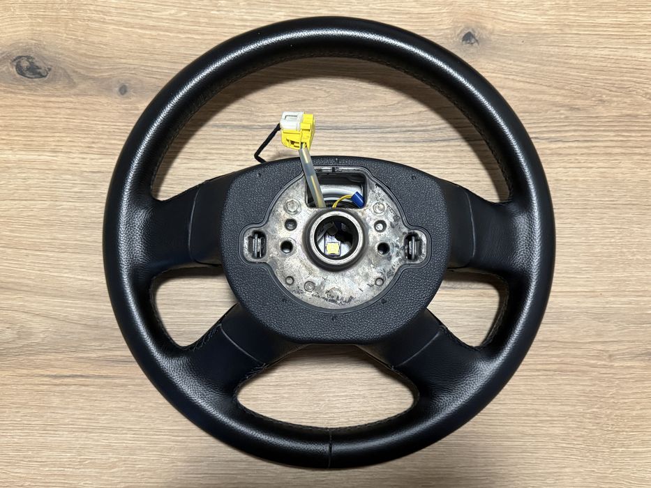 4-ри лъчев волан Skoda естествена кожа