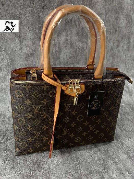 Set 3 articole Louis Vuitton/geanta+portofel +esarfa, saculet, etichet