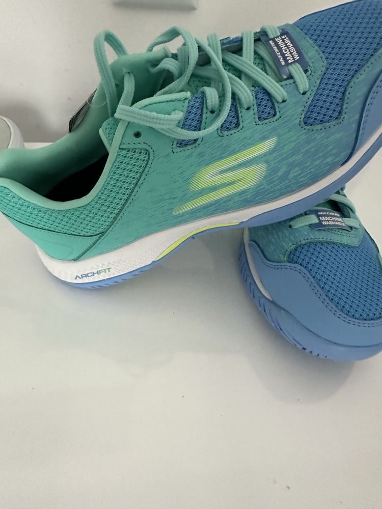 Нови  красиви маратонки  на SKECHERS номер 36