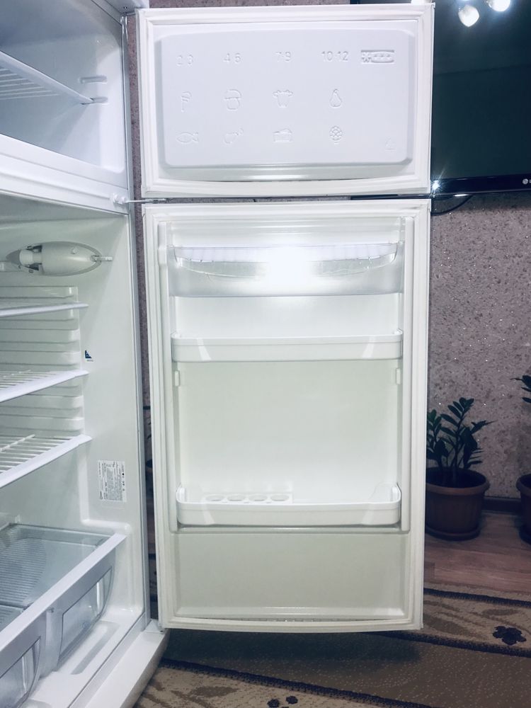 Холодильник Indezit