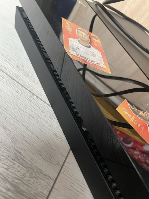 Ps4 folosit ,va veni fara stickere