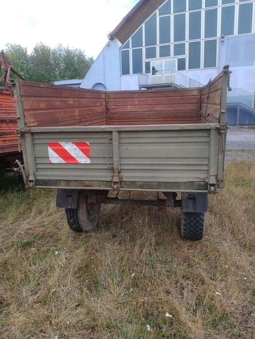 Remorcă basculabilă
