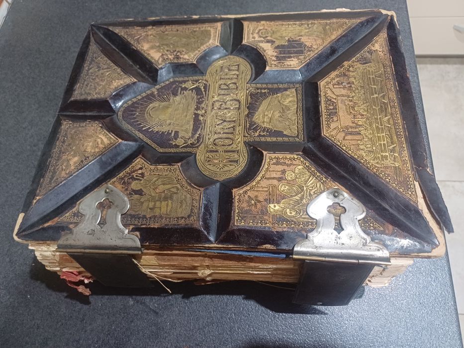 Biblia/ obiect istoric / personalizata / pentru colecționari /