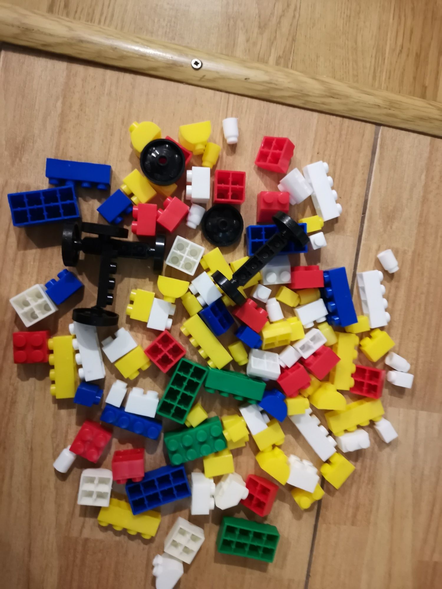Vând piese tip Lego