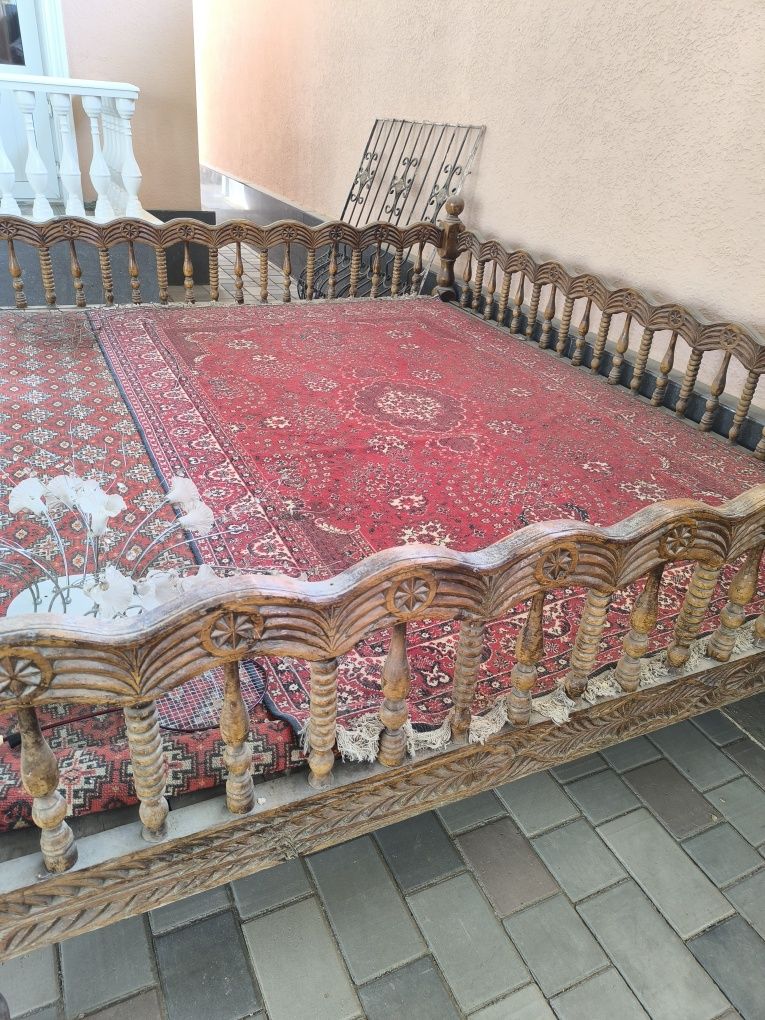 Продам топчан  размером 2.5м*3.0 м.
