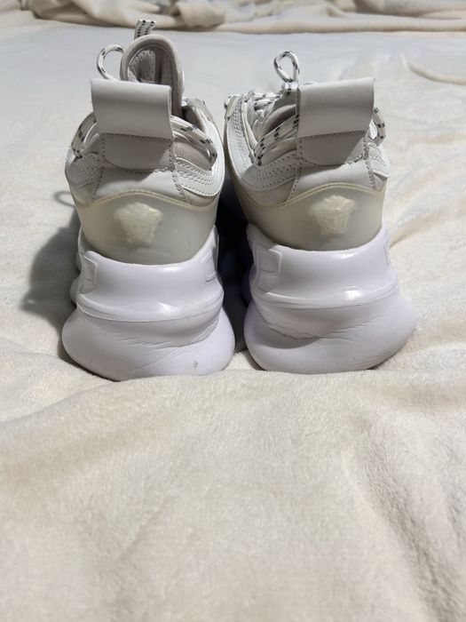 Versace chain reaction