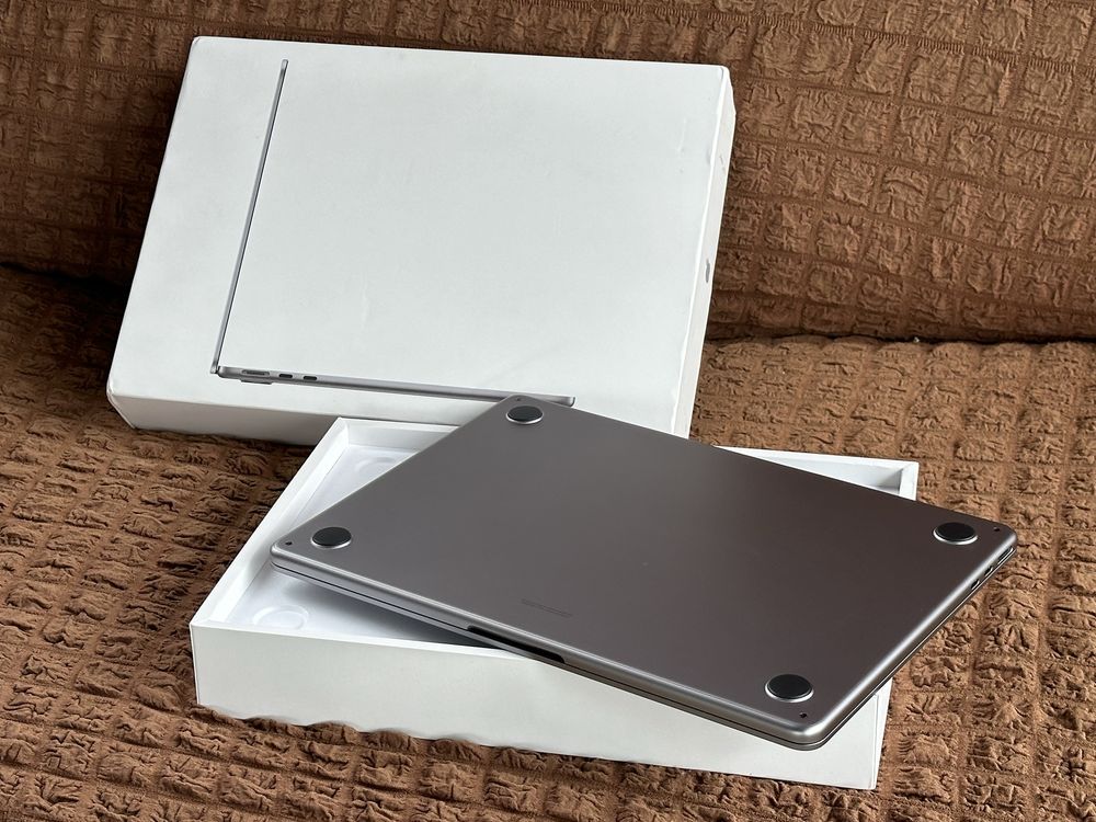 Новый MacBook Air 2022 Chip M2 13.6-inch/емкость100%/SSD256GB/8GB RAM
