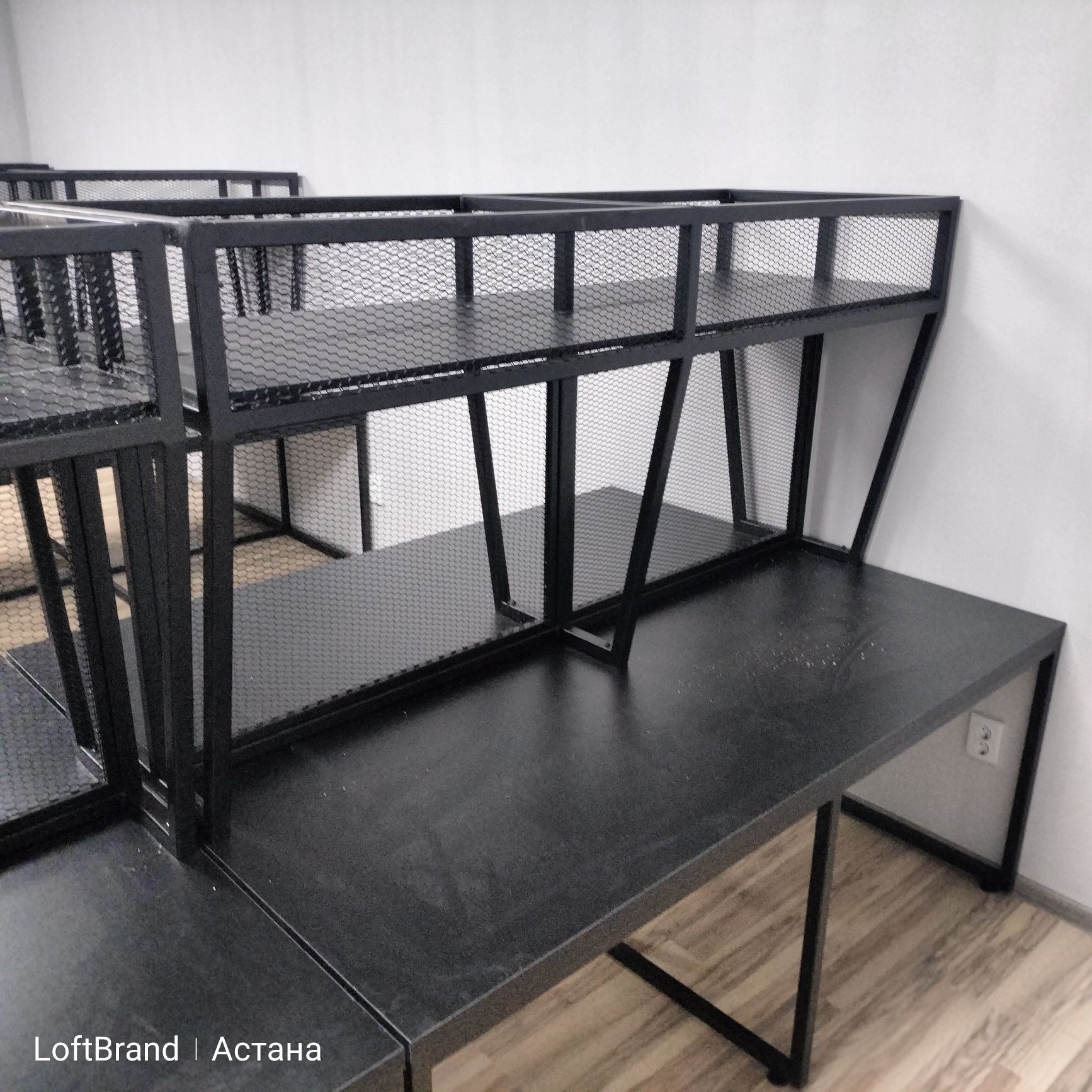 Изготовление столов для компьютерных клубов. Лофт