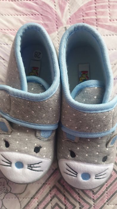 Детски пантофи .