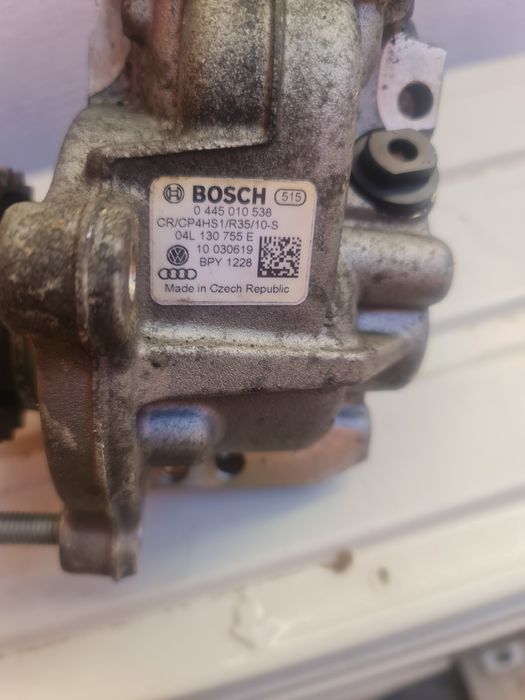 Vând Pompă de înaltă presiune BOSCH