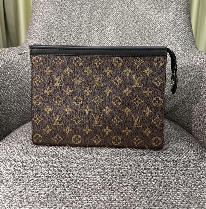 КАТО ЧИСТО НОВ Louis Vuitton Clutch