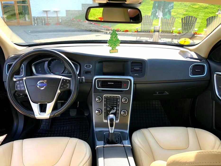 VOLVO V60 - (OFERTA sub pret real) , 181 PS, model Summum