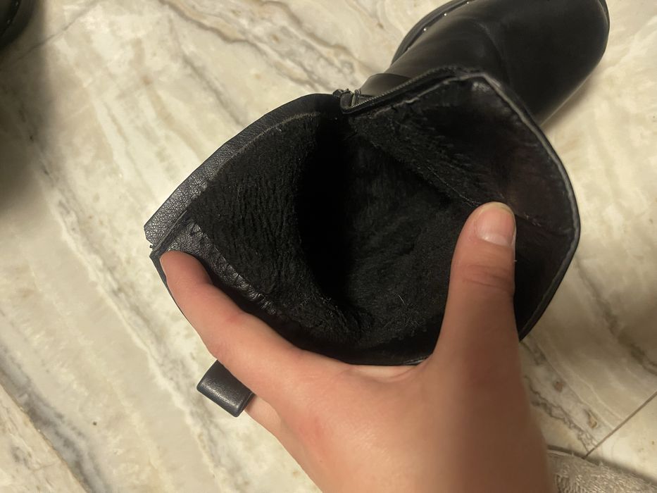 Ghete negre pentru toamna