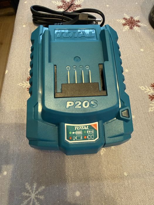 Зарядно Total P 20S