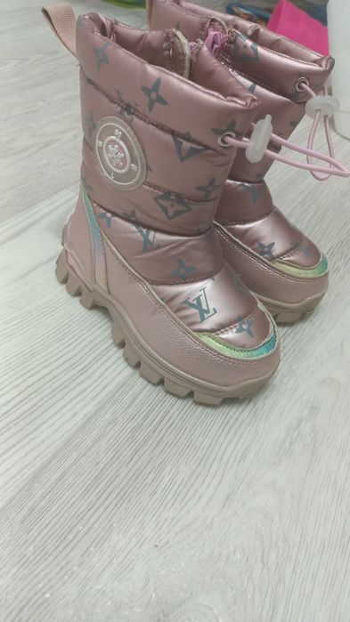 Продам детские зимние сапоги