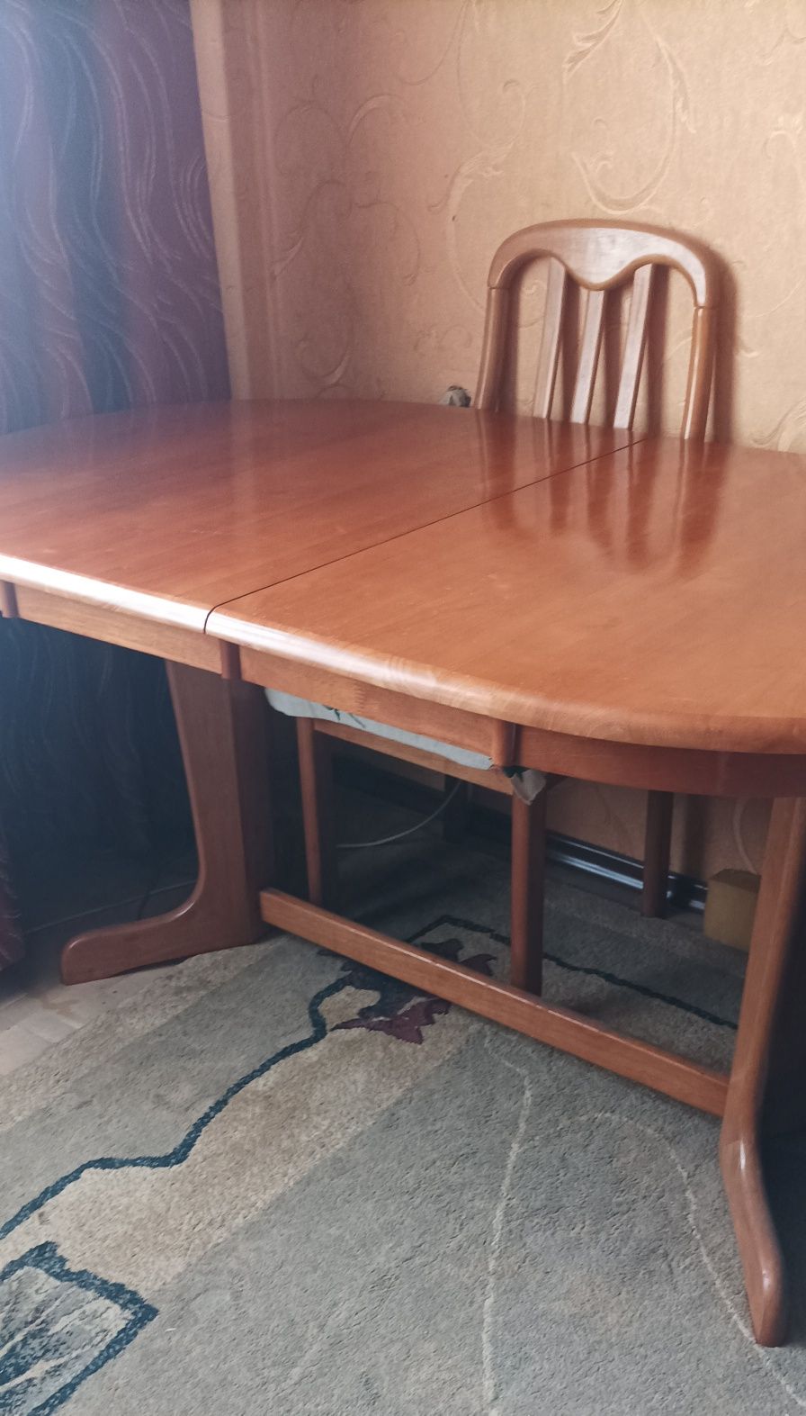 Стол. Раздвижной.
