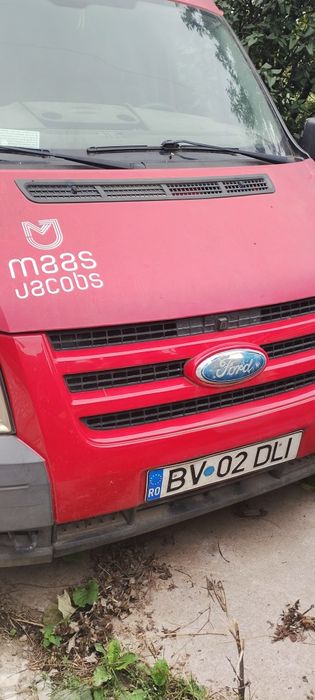Dubă Ford tranzit roșu