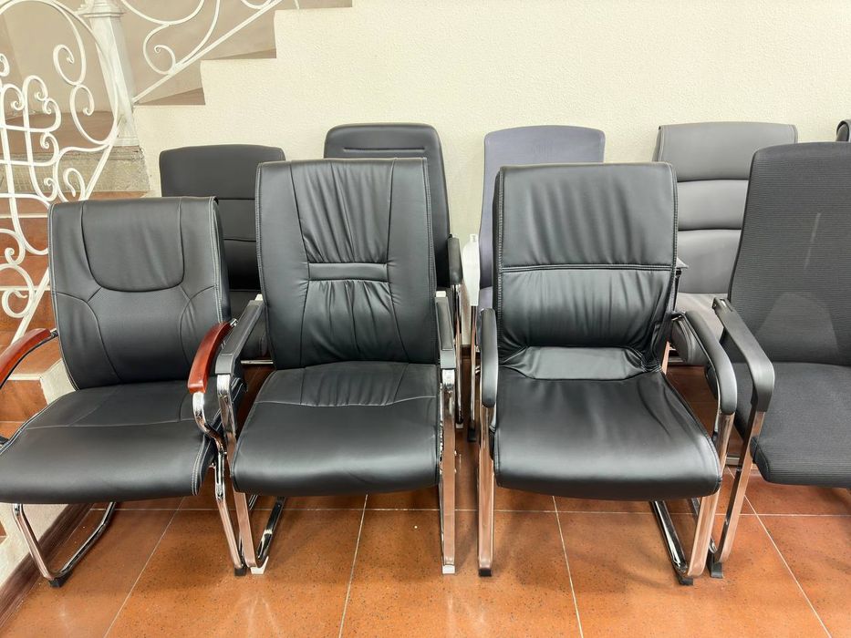 Офисное кресло для посетителя