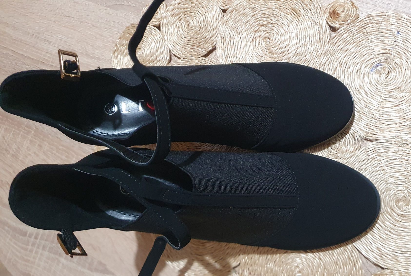 Pantofi eleganti negri marime 38, int 24,5 cm