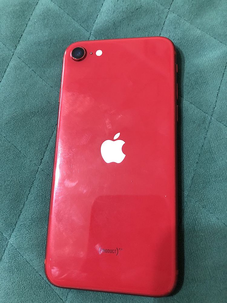 Продам iPhone SE 2020