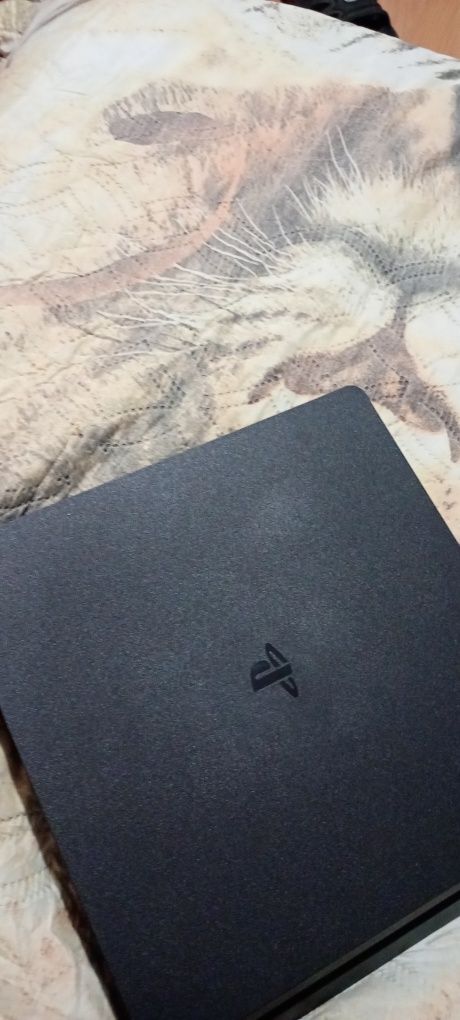 Playstation4 slim с три игри