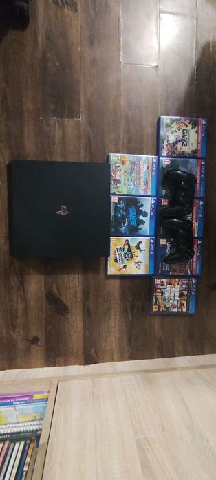 Ps 4 pro 1tb cu jocuri și 2 controlere