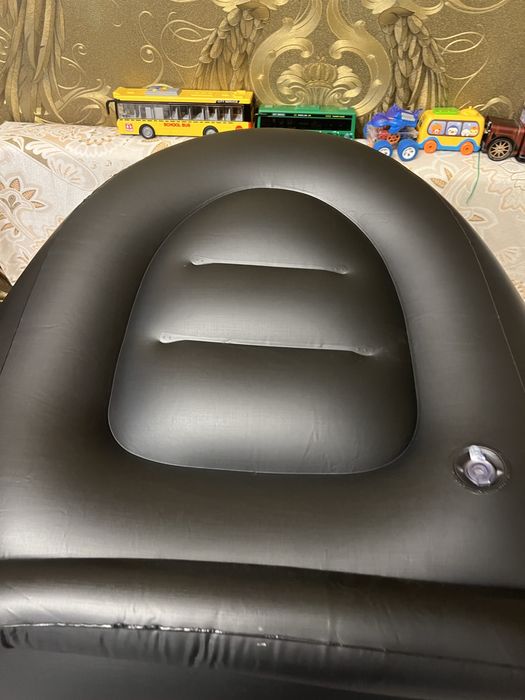 Fotoliu gonflabil cu suport pentru pucioare suprafata catifelata