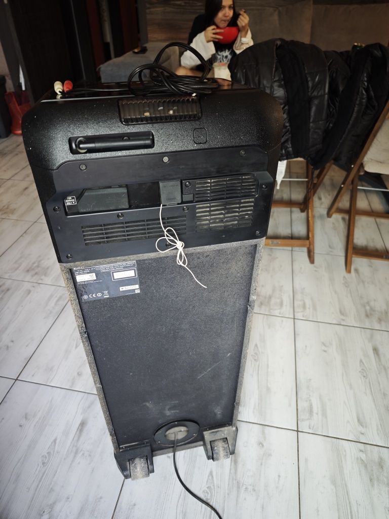 Продавам Sony MVC-V77DW