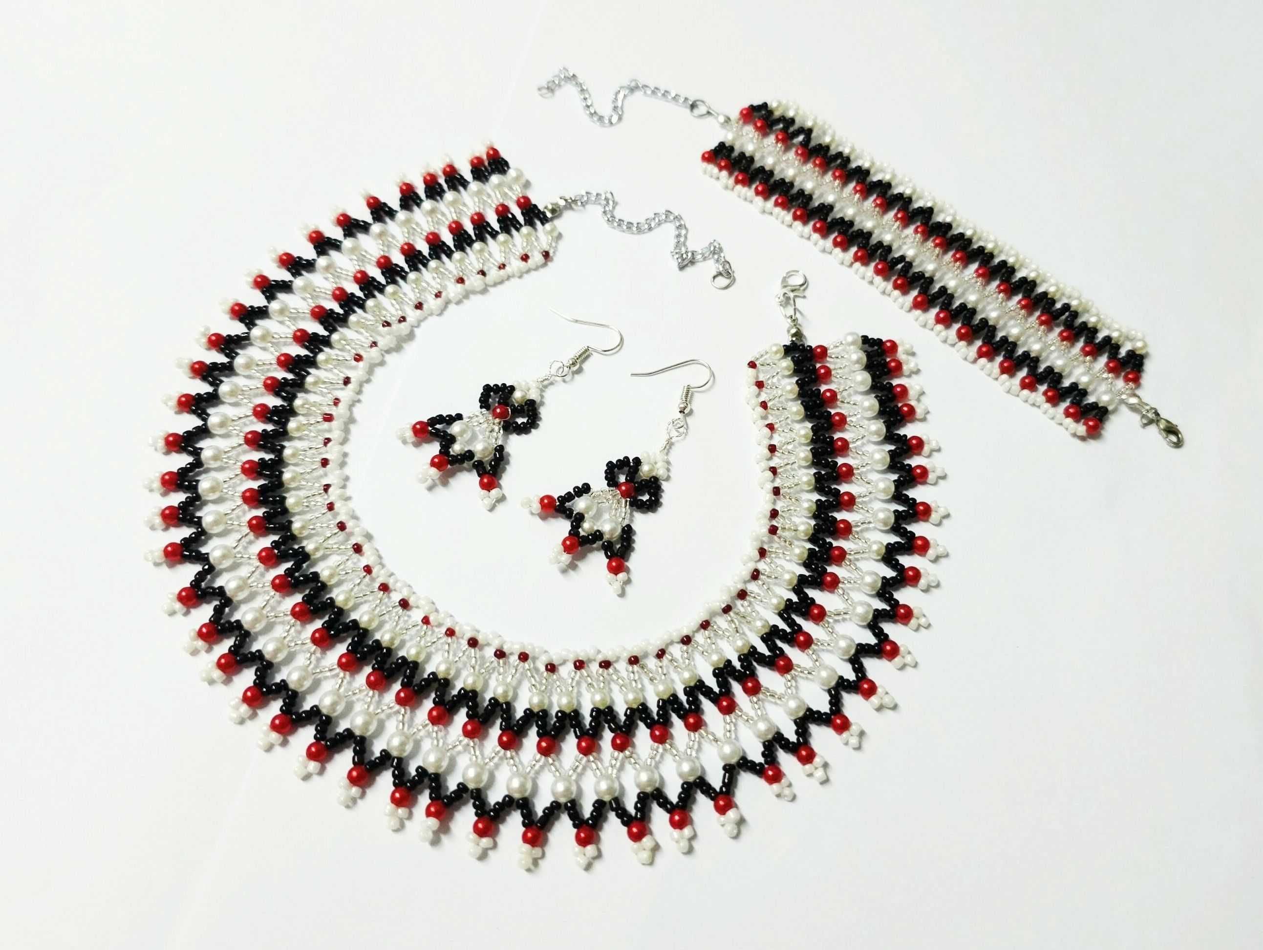 Reducere! Set lat traditional negru si rosu margele nisip baza gatului