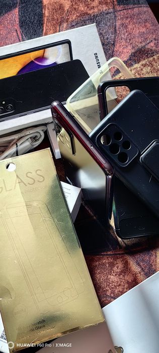 SAMSUNG GALAXY A72-Перфектно състояние+много подаръци.Заявен